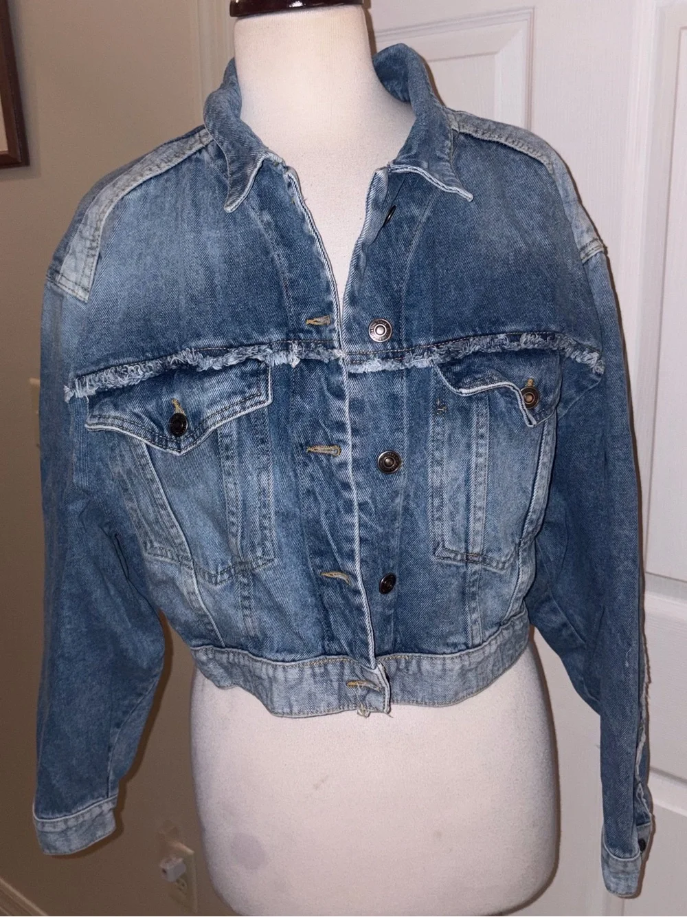FREE PEOPLE Bedford Cropped Denim Jacket Sz med - Picture 4 of 14